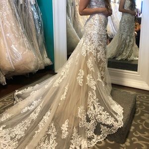 Nude/ white size 4 wedding dress